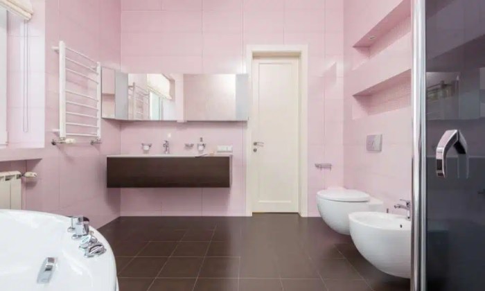 Pink and gray bathroom decor