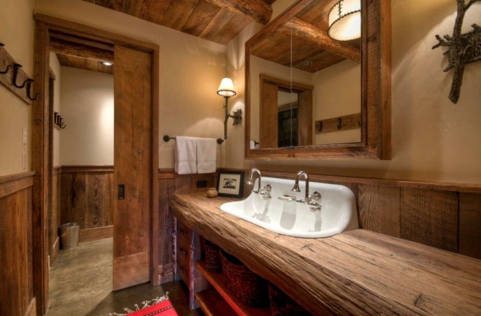 Farmhouse rustic bathroom decor