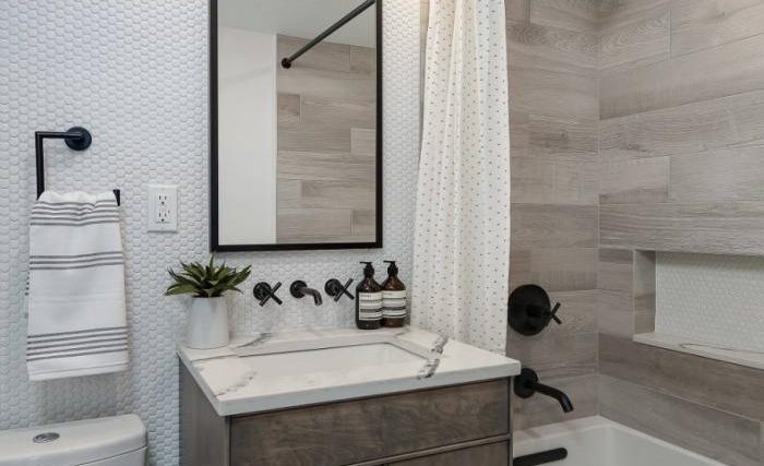 Apartment bathroom decor ideas