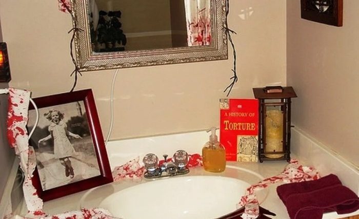 Bathroom halloween decor ideas